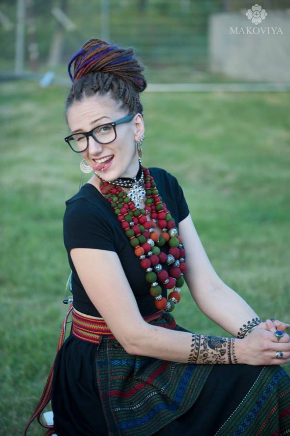Дизайнер Ольга Троян больше 10-ти лет изготавливает этнические ожерелья