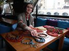 Дизайнер Ольга Троян більше 10-ти років виготовляє етнічні намиста