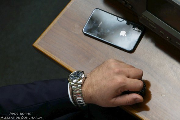 Добкин пользуется последней моделью iPhone