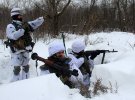 Показали фото с военных учений десантников в Донбассе