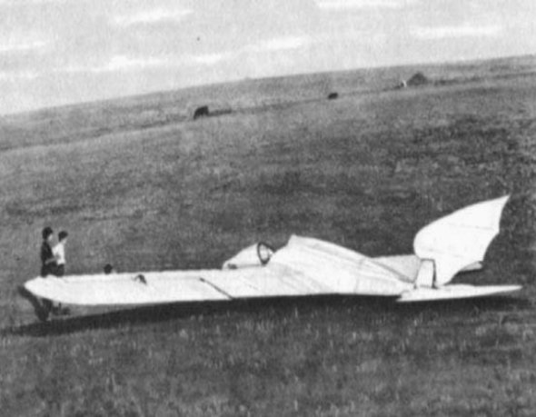 Свою першу крилату машину "Голуб" спорудив в 18 років
