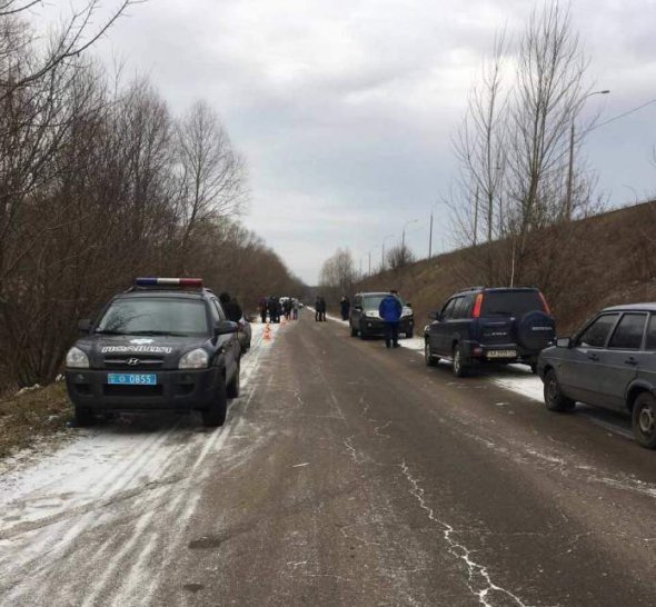 На Броварской окружной под Киевом на обочине дороги обнаружили труп мужчины
