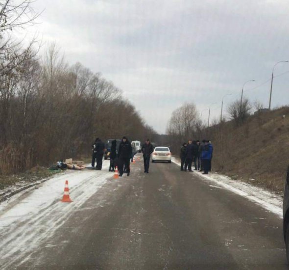 На Броварской окружной под Киевом на обочине дороги обнаружили труп мужчины