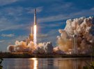 Запуск центрального ускорителя ракеты Falcon Heavy