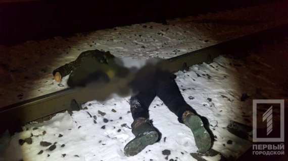 На Днепропетровщине на путях найден труп мужчины, перерезанный  пополам