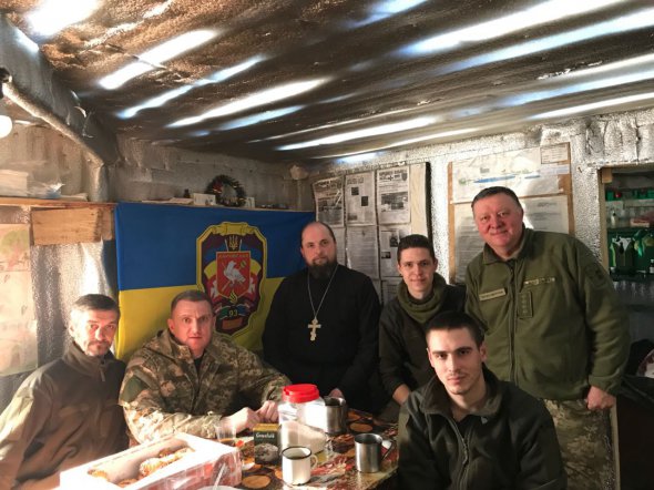 Волонтери центру "Надія" розповіли, що насправді зараз відбувається на Донбасі, та чого прагнуть люди там