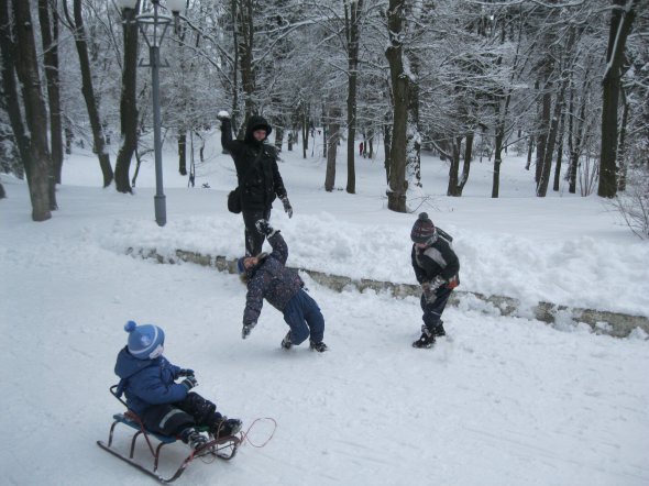 Ігри на снігу - чудова альтернатива гаджетам