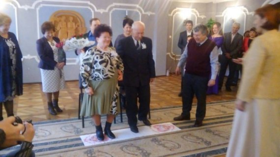 Катерина та Борис Пучкови відсвяткували 60-річне весілля. Їх вітали діти, онуки та правнуки 