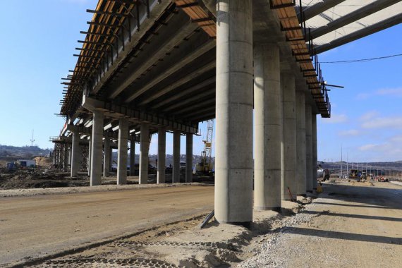 Строительство автоподходов трассы «Таврида» к Крымскому мосту на оккупированном полуострове.