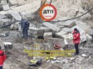 12 февраля во Киеве на строительстве одного из рабочих завалило бетонными блоками, он погиб