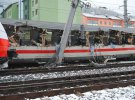 В результате столкновения двух поездов пострадали 22 человека и одна женщина умерла