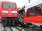 В результаті зіткнення двох потягів постраждали 22 особи та одна померла