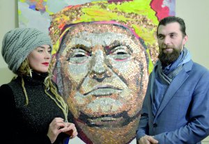 Художники Дарія Марченко й Даніел Грін три місяці працювали над портретом Дональда Трампа із монет. Збирати центи допомагала українська діаспора в Сполучених Штатах Америки