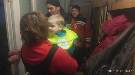 Спасатели помогли малышу