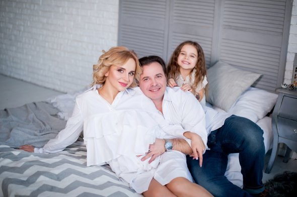 Лілія Ребрик з донькою та чоловіком