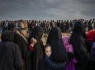  Категория "Фотография года": жители Мосула (Ирак) в очереди за гуманитарной помощью