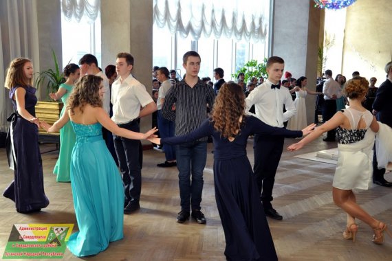 В ЛНР отпраздновали "день православной молодежи" танцами.