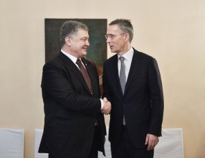 Порошек и Столтенберг говорили о сотрудничестве. Фото: President.gov