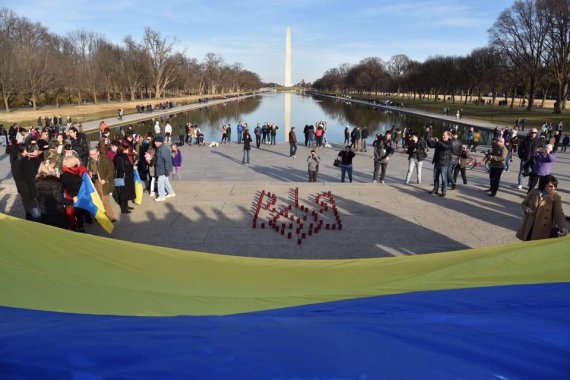 Героев Небесной сотни почтили у Мемориала Линкольна в Вашингтоне