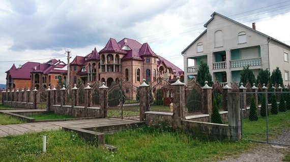 Село Нижняя Апша в Закарпатской области считается самым богатым на территории Украины.