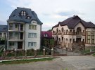 Село Нижня Апша в Закарпатській області  вважається найбагатшим на території України. 