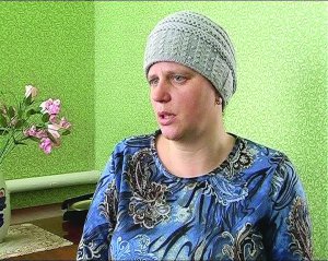Марія Сергіюк із села Підлозці Млинівського району Рівненської області у грудні торік народила дівчинку Вікторію. За два дні після пологів дитину викрали медики районної лікарні, за словами жінки. Лікарі звинувачення спростовують