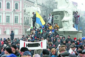 Марш прибічників Міхеіла Саакашвілі відбувся у Києві 18 лютого. Люди збирали підписи за відставку президента Петра Порошенка