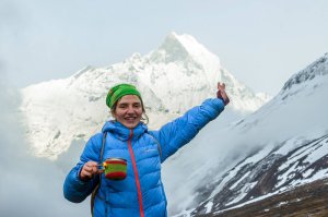 Галина Тодоренко стоїть у базовому таборі на горі Аннапурна в Гімалаях у травні 2016-го. Він розташований на висоті 4130 метрів