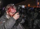 Ночь с 29 на 30 ноября, первая зачистка Майдана. На фото Глеб Гараничев, корреспондент Рейтерс