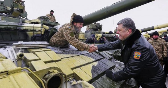 Президент Петр Порошенко на передаче армии оружия от Укроборонпрома