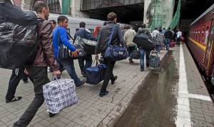 Ежемесячно за пределы Украины эмигрируют около 100 тысяч граждан