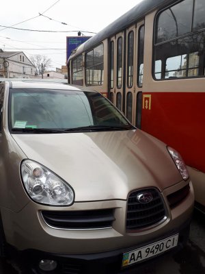 В Киеве водитель заблокировал движение трамваев. Фото: Facebook