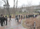 Учасники революції Гідності заходять в резиденцію Януковича Межигір'я