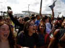 Тысячи студентов во всех США вышли на протесты против "вооруженных" законов