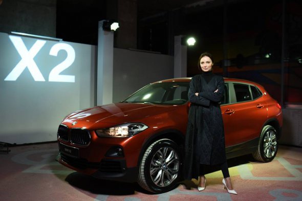 Офіційний імпортер BMW в Україні дивував гостей цьогорічного зимового сезону Ukrainian Fashion Week екстравагантним втіленням автомобілів BMW X