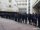 26 февраля 2014 возле Верховной Рады полуострова 12 тыс. Татар и проукраинских активистов вышли на митинг против аннексии Крыма