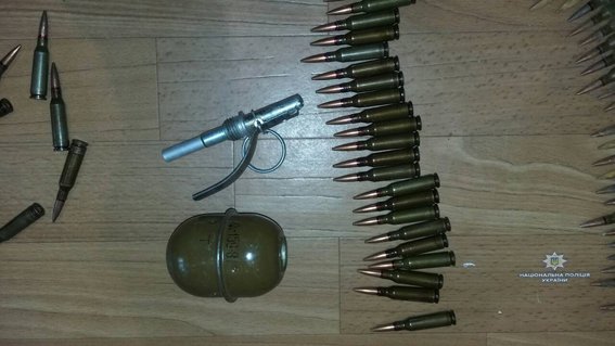 Дільничні викрили зловмисника, який вдома зберігав гранати та інші боєприпаси