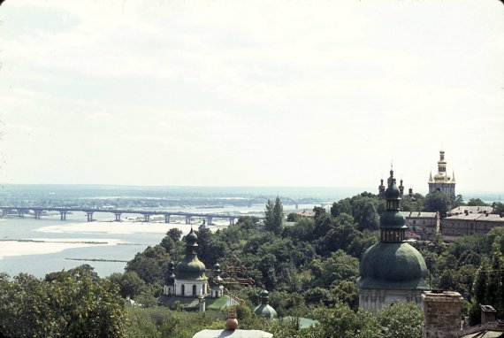 Вид на Лавру та Дніпро