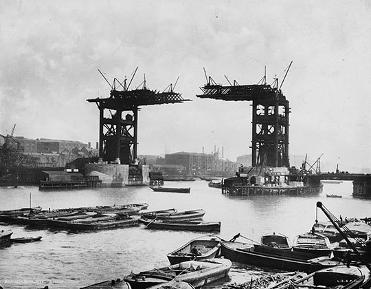 Недобудований Тауерський міст в Лондоні кінця XIX століття