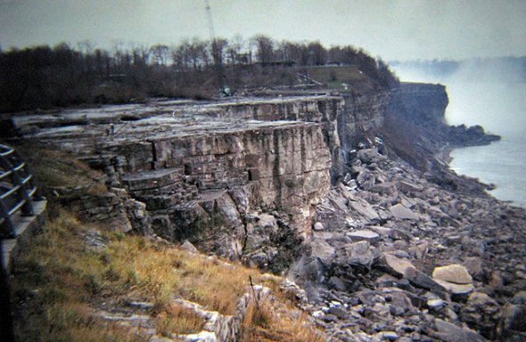 На Ніагарському водоспаді «вимкнули» воду в 1969 році для досліджень, пов'язаних з ерозією грунту