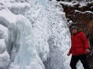 Из-за сильного мороза в Карпатах замерзли бурные горные потоки