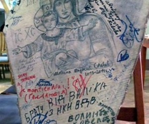 Самодельный щит, которым защищался Владимир Пономаренко на Майдане в Киеве