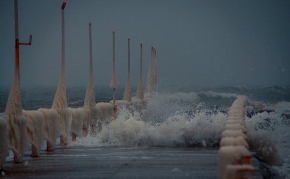 Пляж "Аркадия" в шторм сегодня, 27 февраля