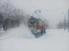 Непогода в Украине: школы на каникулах, машины спасают ис снежных сугробов