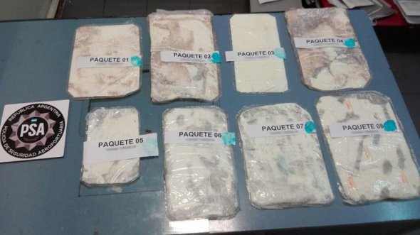 У затриманого росіянина в валізі знайшли 3,5 кілограма кокаїну. Фото: www.facebook.com/bullrichpatricia