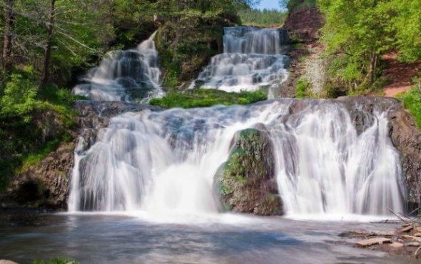 Самый большой равнинный водопад Украины летом