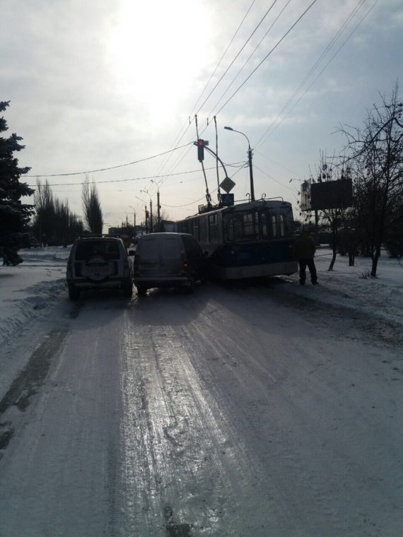 За один снежный день в Черкассах произошло 35 аварий