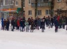 Через велику кількість снігу полтавці пересуваються по місту пішки або довго  чекають на громадський транспорт на зупинках