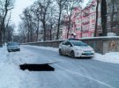 Эксперты пока не берутся назвать точную глубину пропасти на дороге Днепра