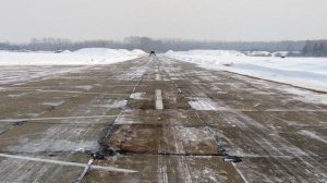 В Запорожье при осуществлении посадки самолет Международных авиалиний Украины сошел со взлетно-посадочной полосы. Фото: 24 канал